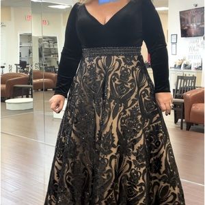 Mac Duggal size 14 ball gown. The fit is stunning and you will feel like a queen